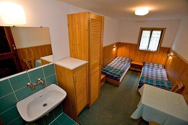 Schronisko Pttk Samotnia Hostel Karpacz Room photo