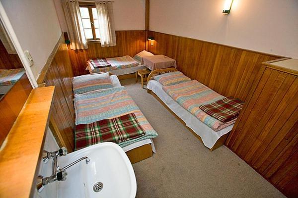 Schronisko Pttk Samotnia Hostel Karpacz Room photo