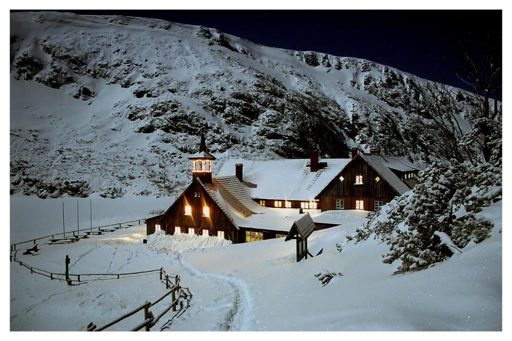 Schronisko Pttk Samotnia Hostel Karpacz Exterior photo